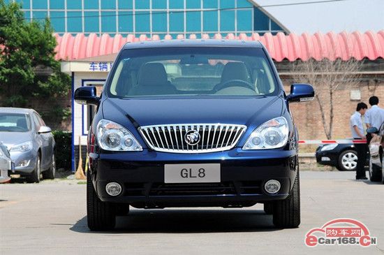 别克GL8 外观图