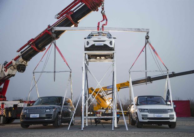 国内首次！奇瑞小蚂蚁“铝行舱”极限抗压挑战成功 打造全球精品纯电小车安全标杆