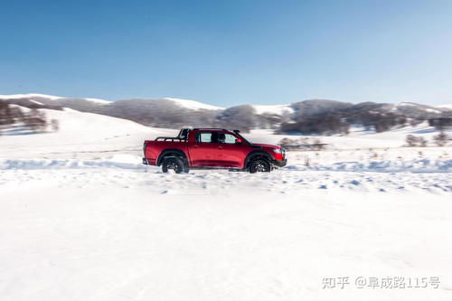 冬日驾驶新体验：2023款越野炮带你畅玩冰雪！