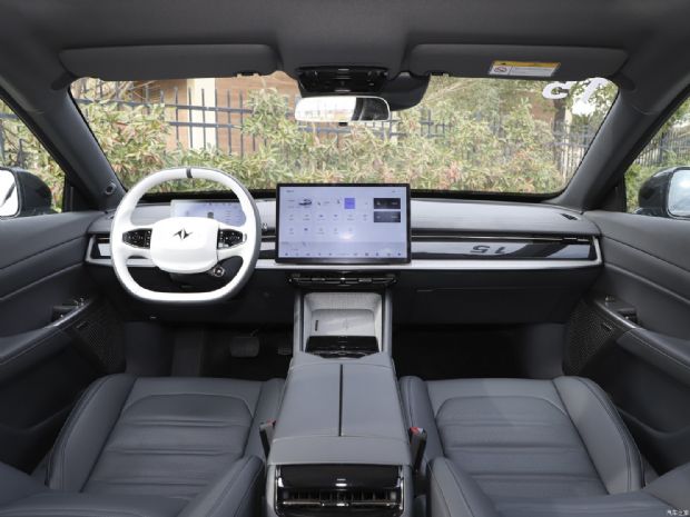 东风乘用车 eπ 007 2023款 低配版