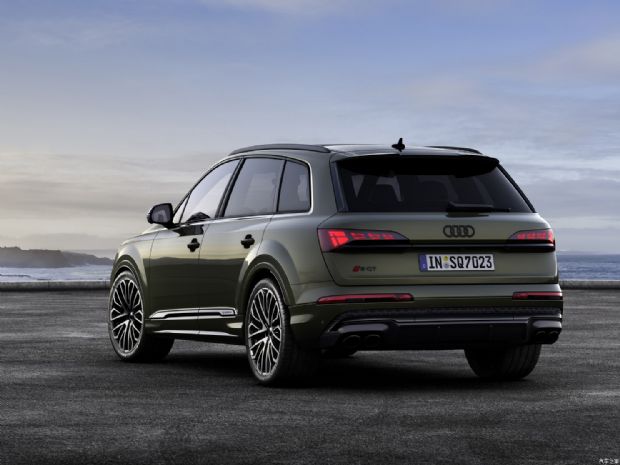 µ() µSQ7 2025 4.0 TFSI Black Edition Ӣ