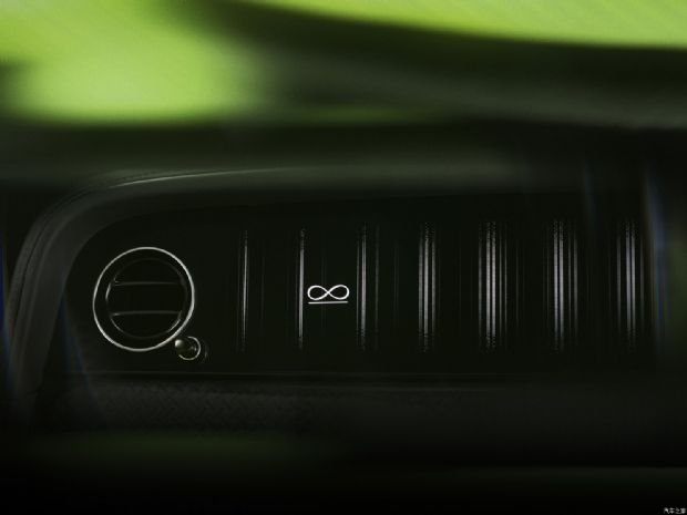 ˹˹  2025 Series II Black Badge