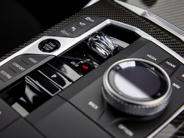 () 3ϵ() 2024 330i M Sport