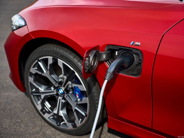 () 3ϵԴ() 2024 330e Touring M Sport