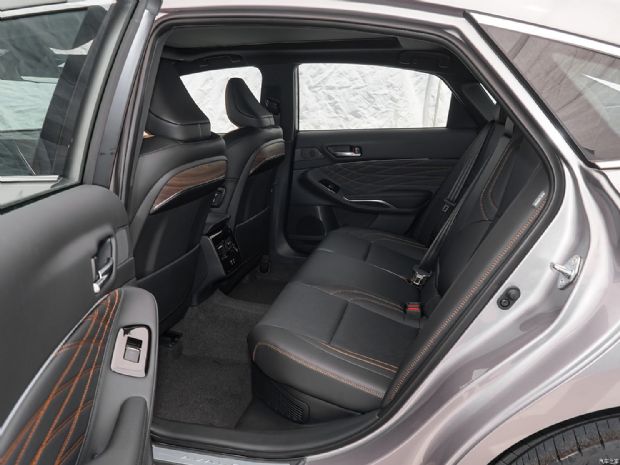 һ  2024 ˫ 2.0L Limited콢