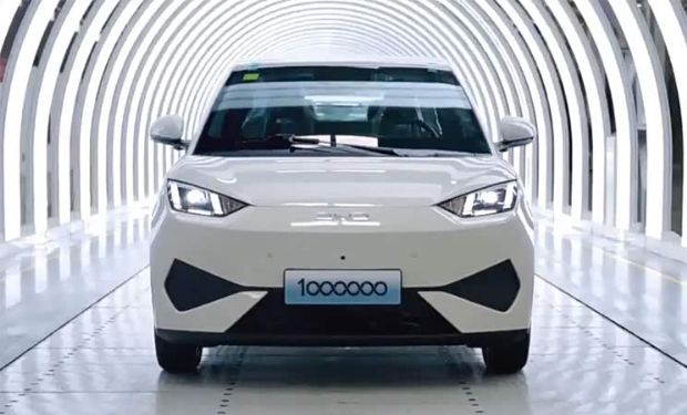 http://www2.autoimg.cn/chejiahaodfs/g28/M08/B1/29/620x0_1_autohomecar__ChxkmmhuGUGAXnARAAD8lQP4v8Q690.jpg