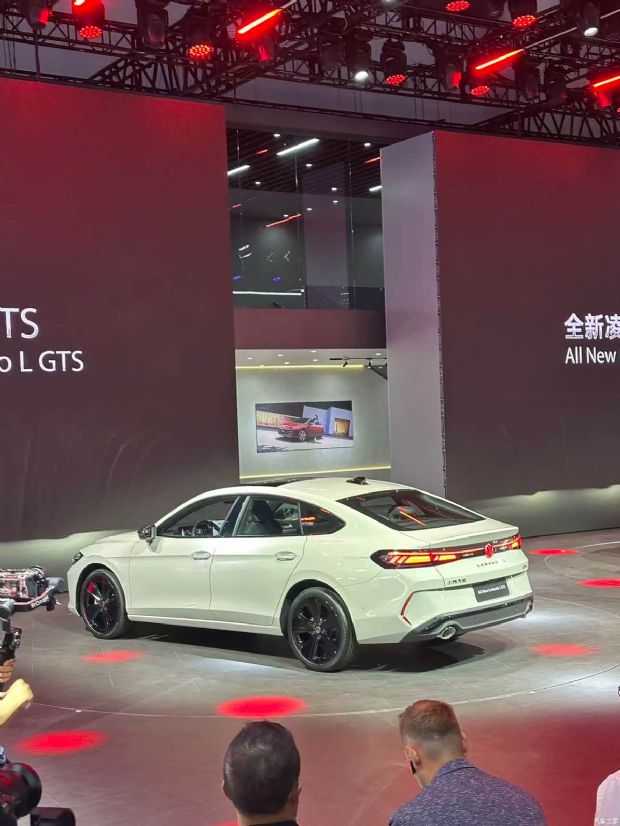 http://www2.autoimg.cn/chejiahaodfs/g34/M02/1C/86/620x0_1_autohomecar__ChxpV2ixBjyAONAKAA1SY3dHIZg880.jpg