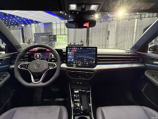 http://www2.autoimg.cn/chejiahaodfs/g34/M03/74/68/620x0_1_autohomecar__ChxpWGiJvYGAVi4TAD4UYZQgcq8468.jpg