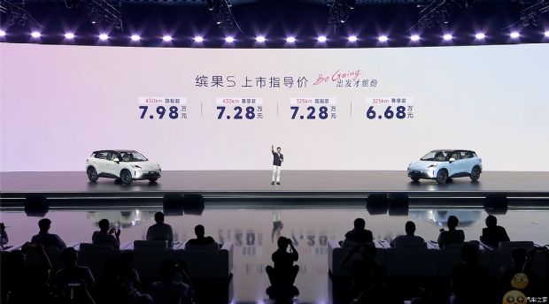 http://www2.autoimg.cn/chejiahaodfs/g34/M01/C1/30/620x0_1_autohomecar__ChxpWGjXzaGAIF-yAA6IlMMJXx4560.png