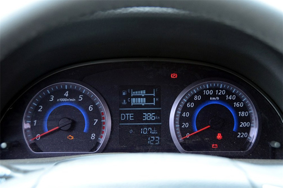 ̩Z300 2013 1.6L AT  