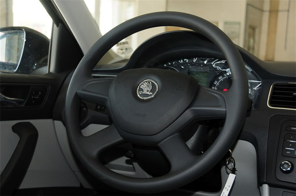 2013 1.6L MT ѡ 