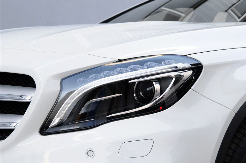 2015 GLA 260 4MATIC ϸ