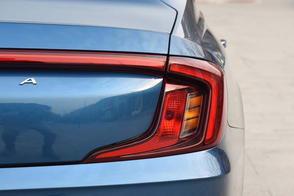 2021 1.8L CVTLUX ϸ