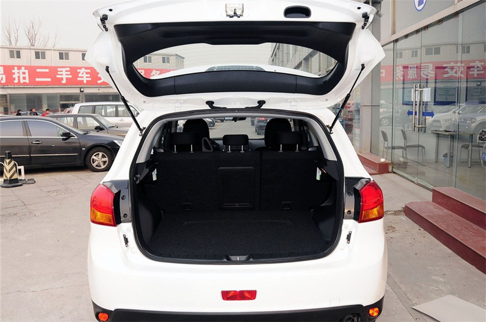2013 1.6L MT ׼ οռ