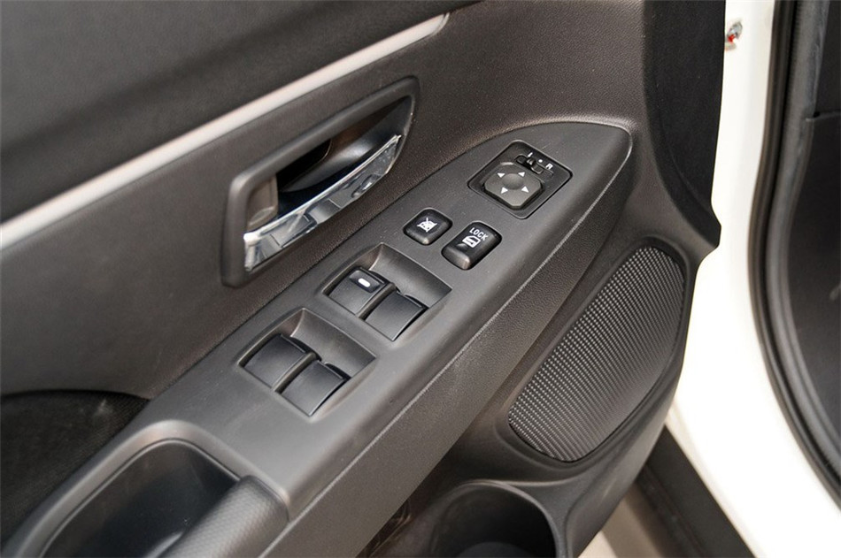 2013 1.6L MT ׼ οռ