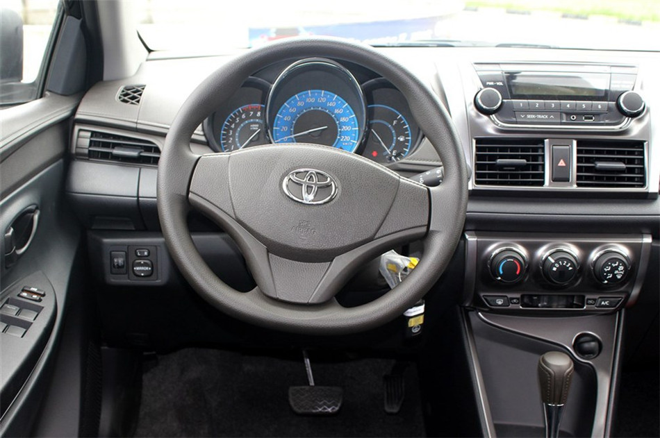 2014YARiS L 1.3LԶȶ