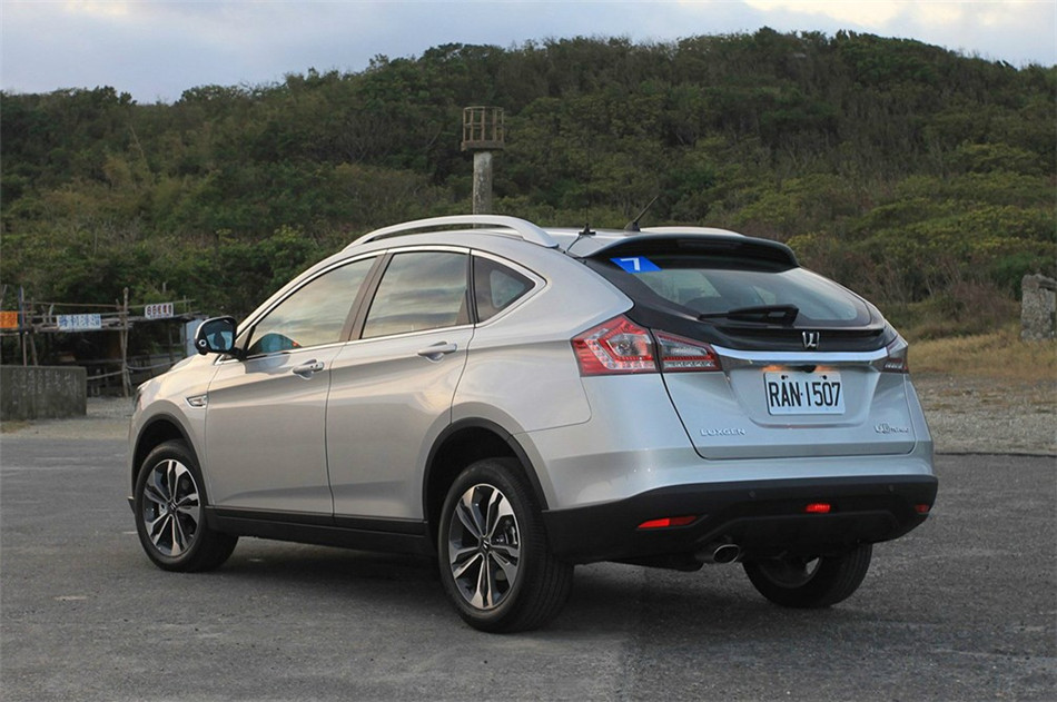 6 SUV 2014 