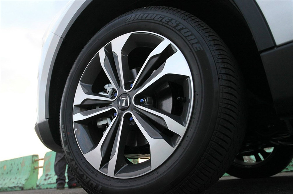 6 SUV 2014 