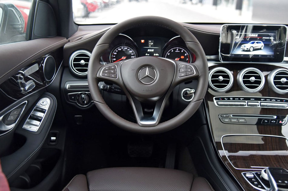 2016 GLC 260 4MATIC  