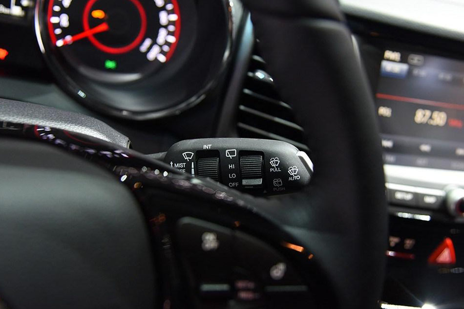 2016 1.6L Զ 