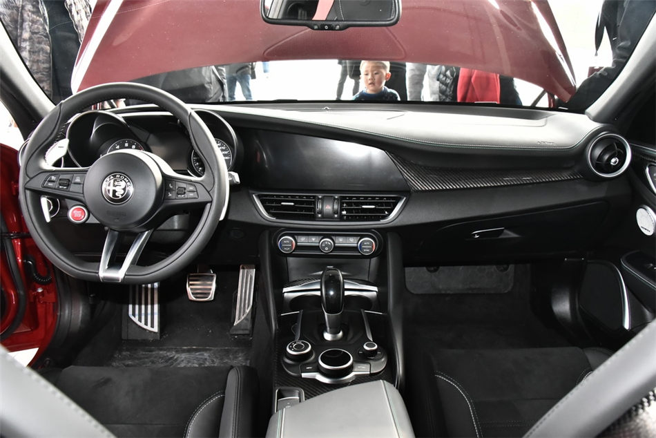 ·ŷGiulia 2.9T V6 QV 