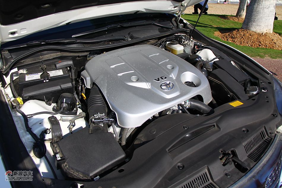 ־2.5V6