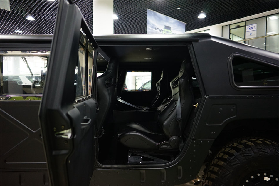 2018   Humvee C 6.2L ι