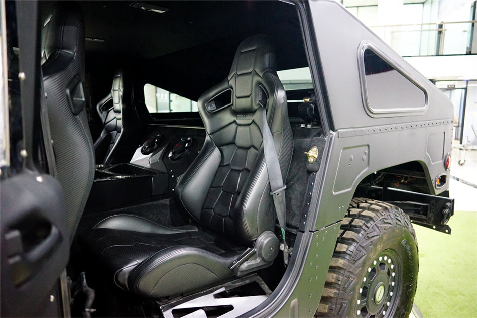 2018   Humvee C 6.2L ι