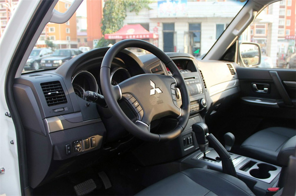 2012 3.0L AT Ӣ 