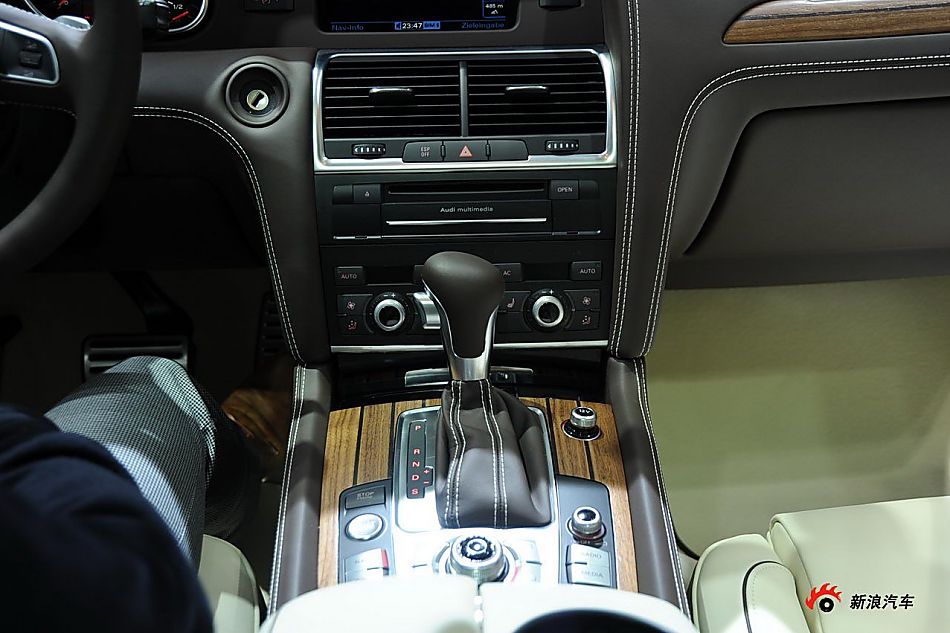 µQ7 V12 TDI quattro