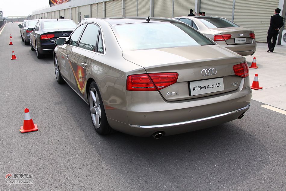 2011A8L