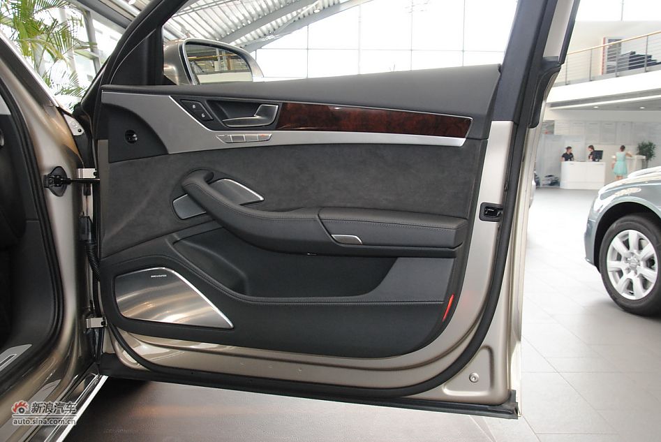 2011µA8L 6.3L FST W12