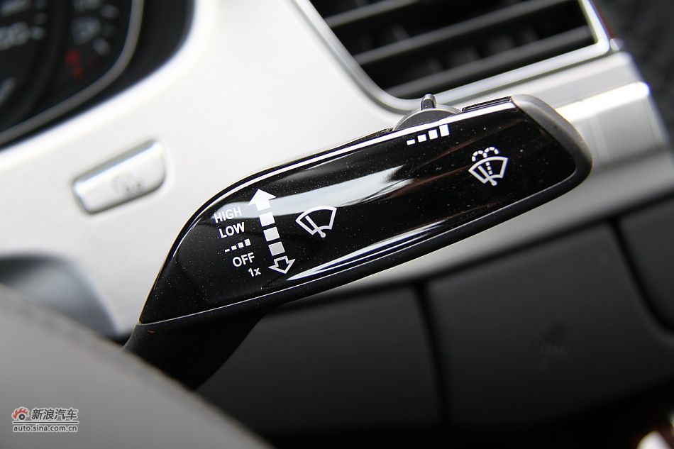 2011A8L