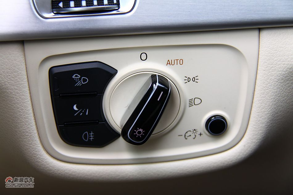 2011A8L