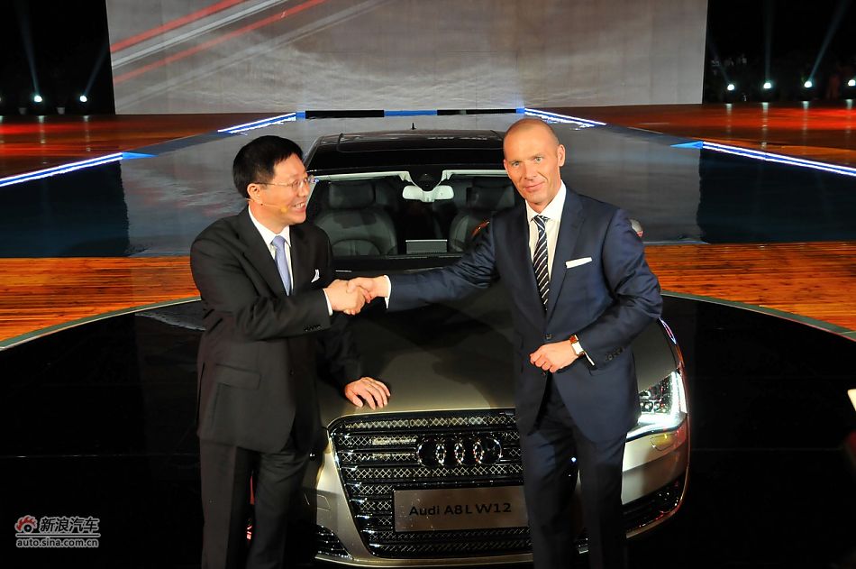 2011µA8L W12з