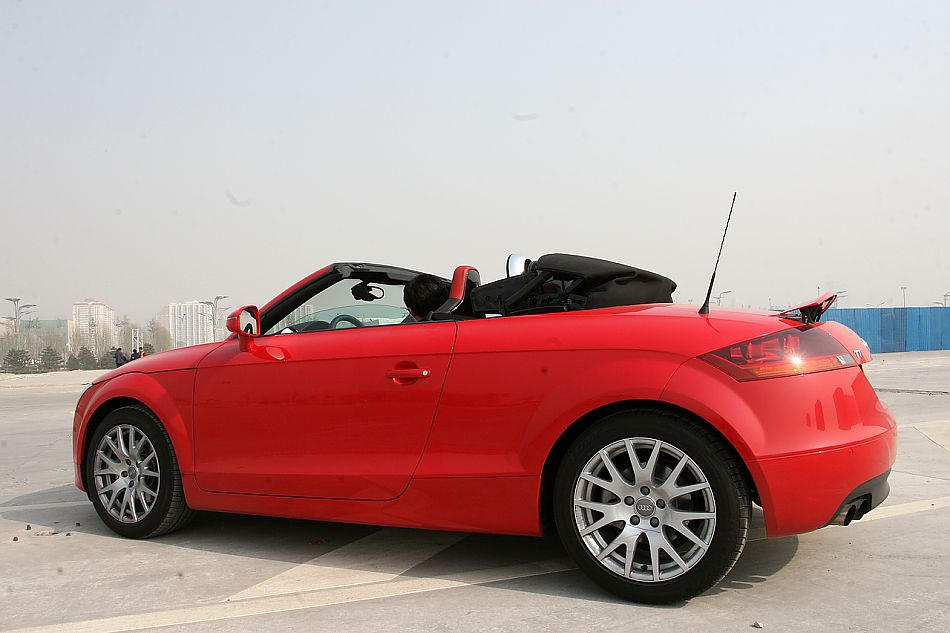µTT RoadsterܳͼƬ