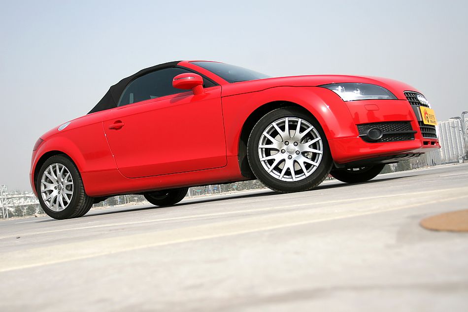 µTT RoadsterܳͼƬ