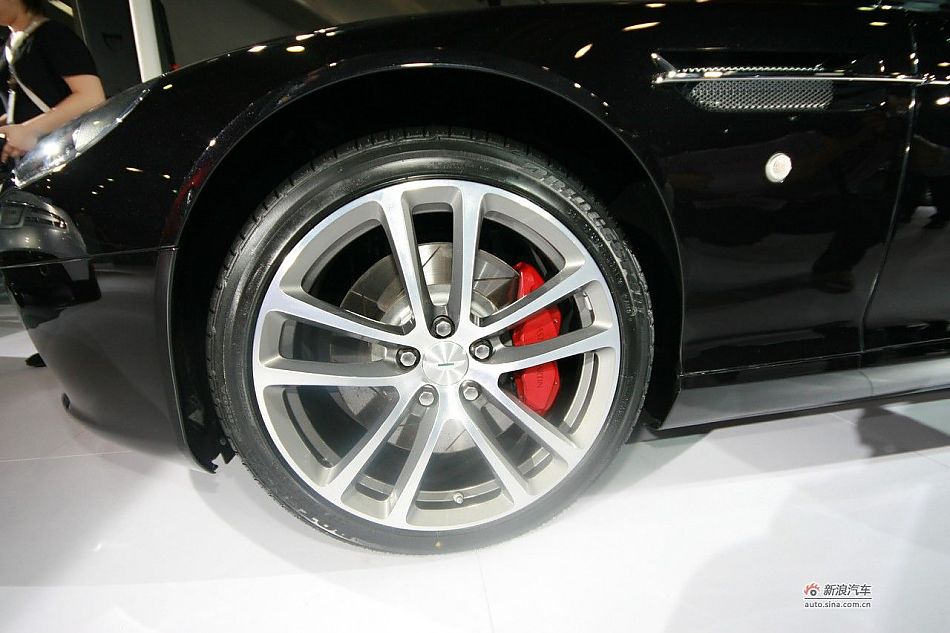 ˹-DB9