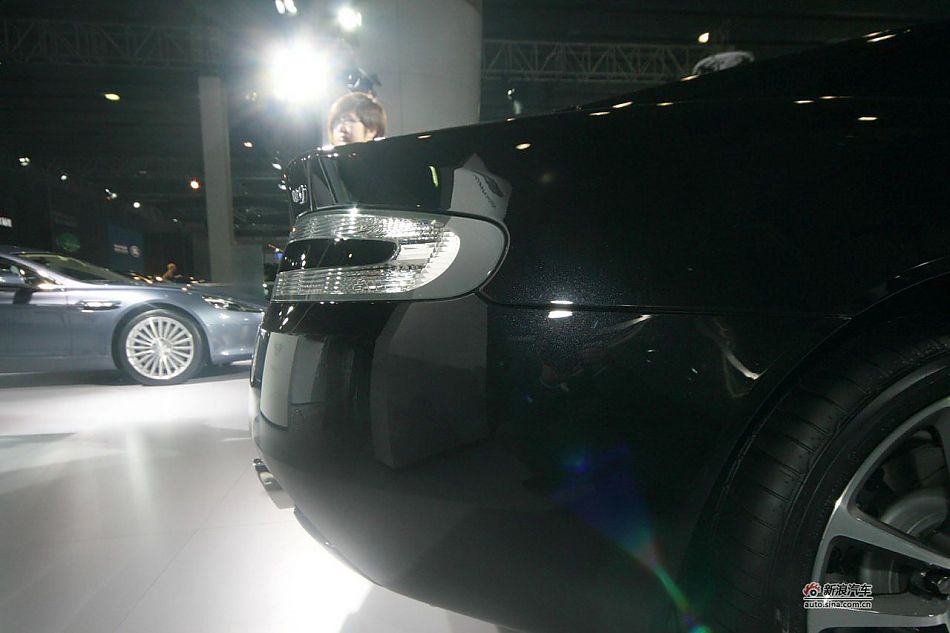 ˹-DB9