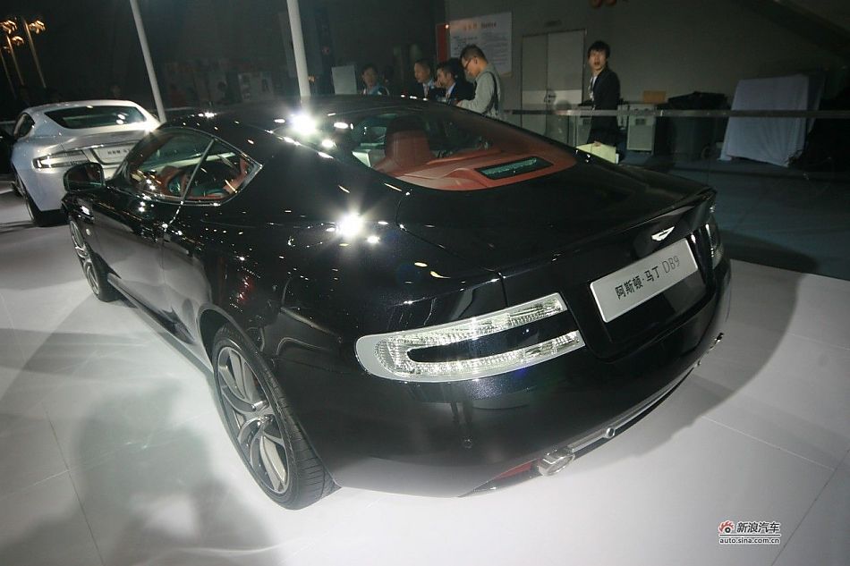 ˹-DB9