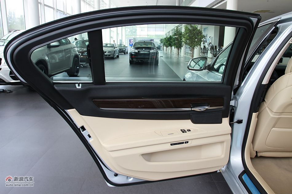 2009740Li