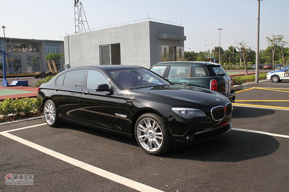 760Li V12 25