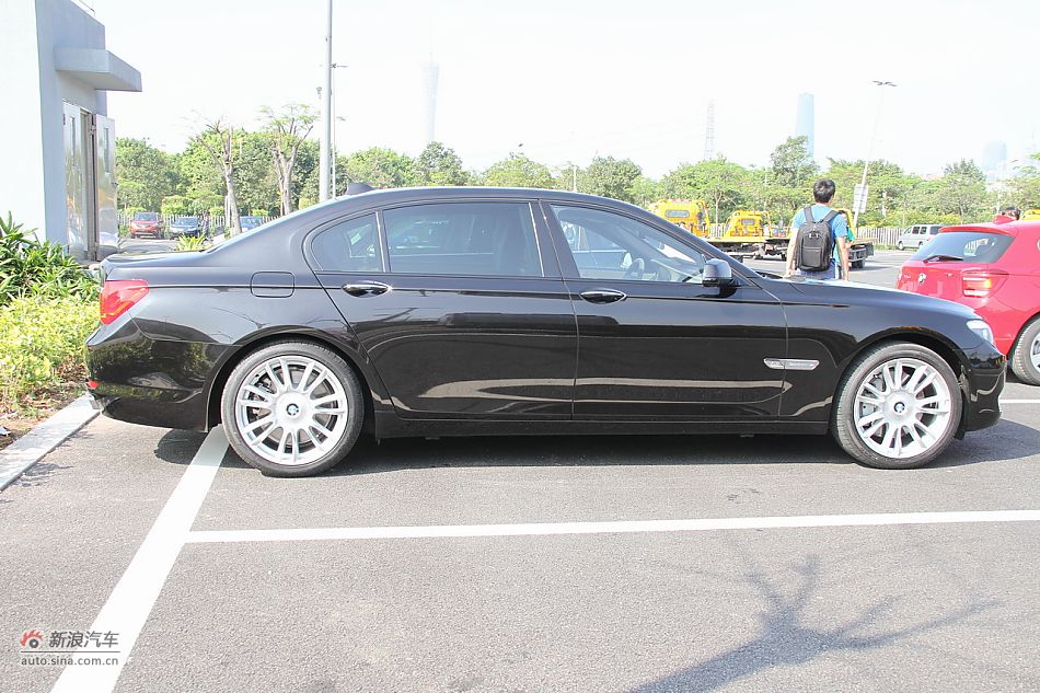 760Li V12 25