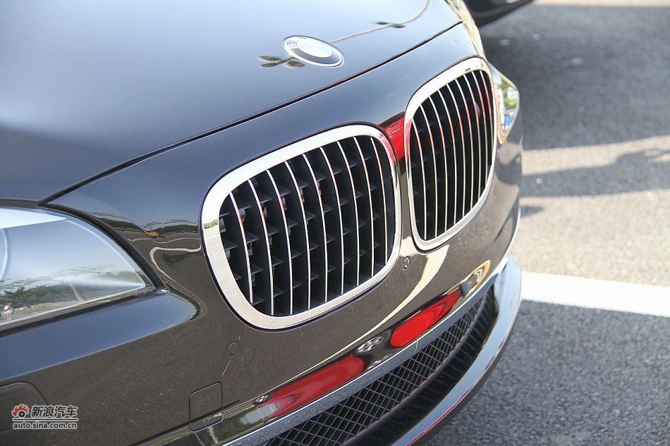 760Li V12 25
