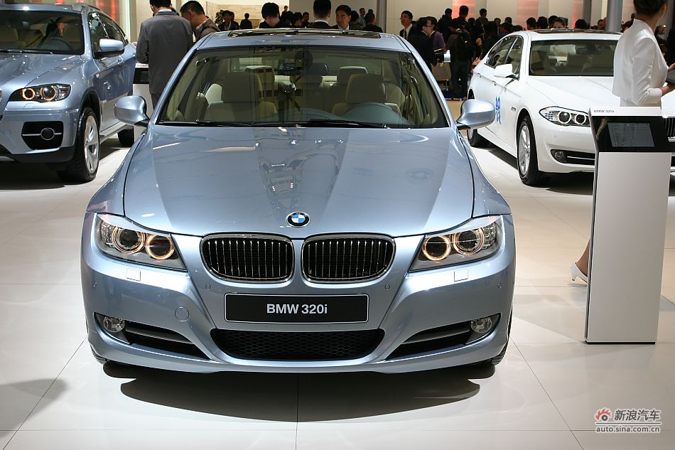 320i