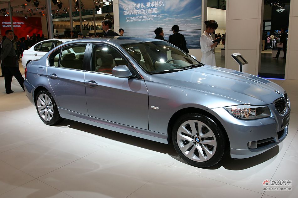 320i