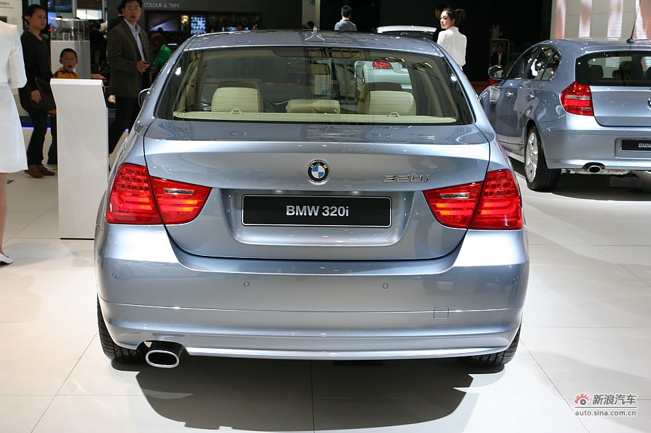 320i