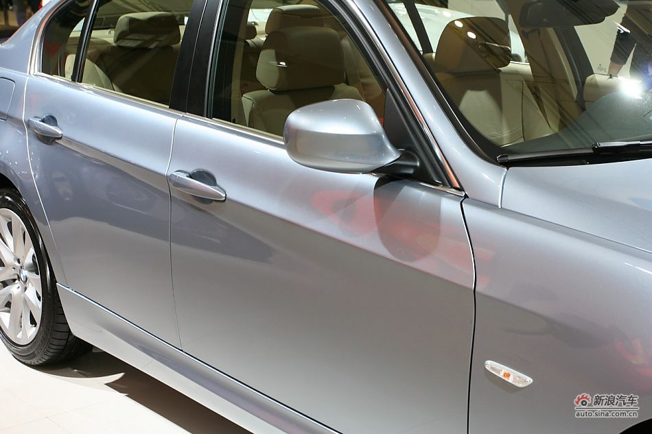 320i