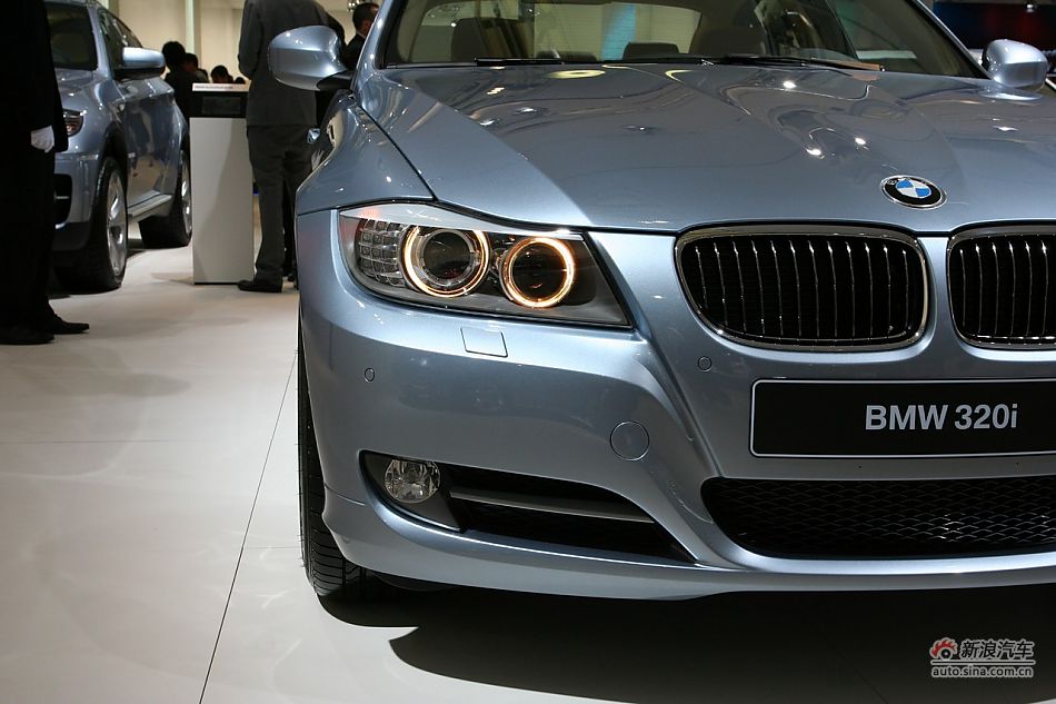 320i