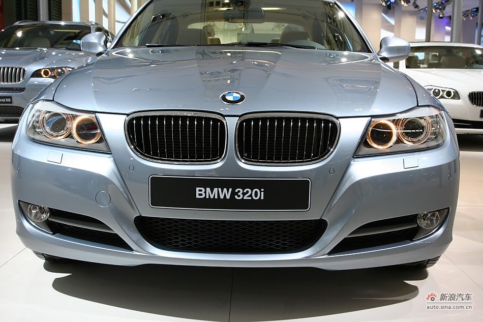 320i